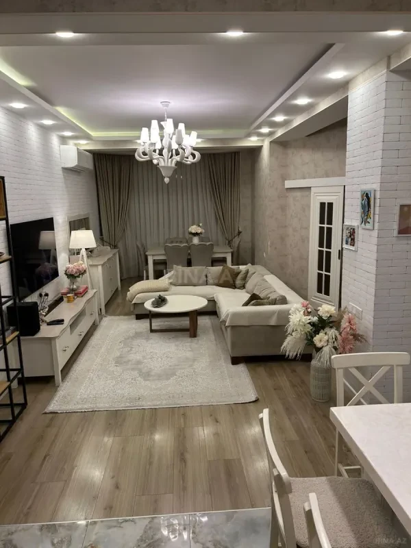 Satılır 4 otaqlı mənzil 105 m²