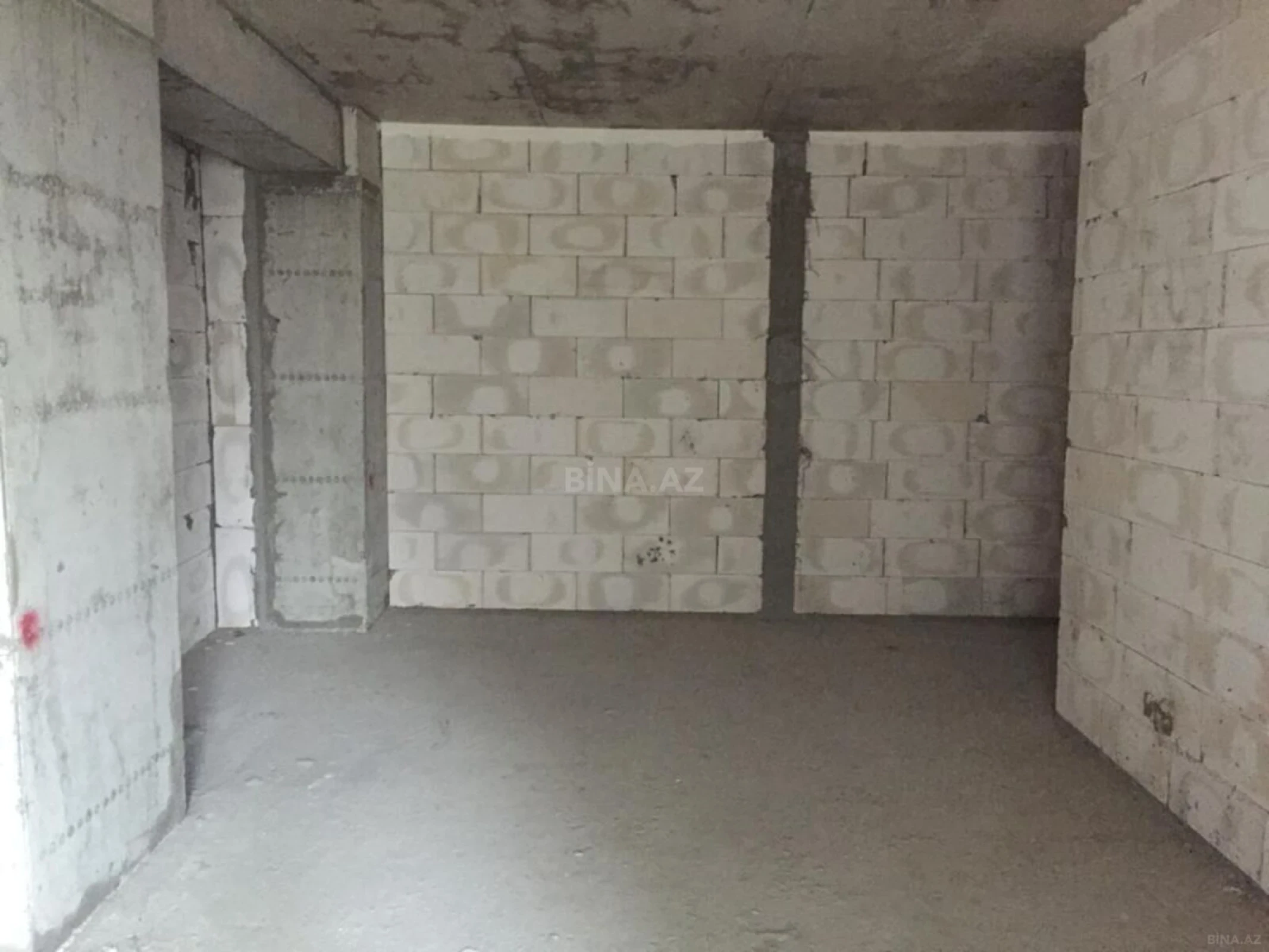 Satılır 4 otaqlı mənzil 174 m²