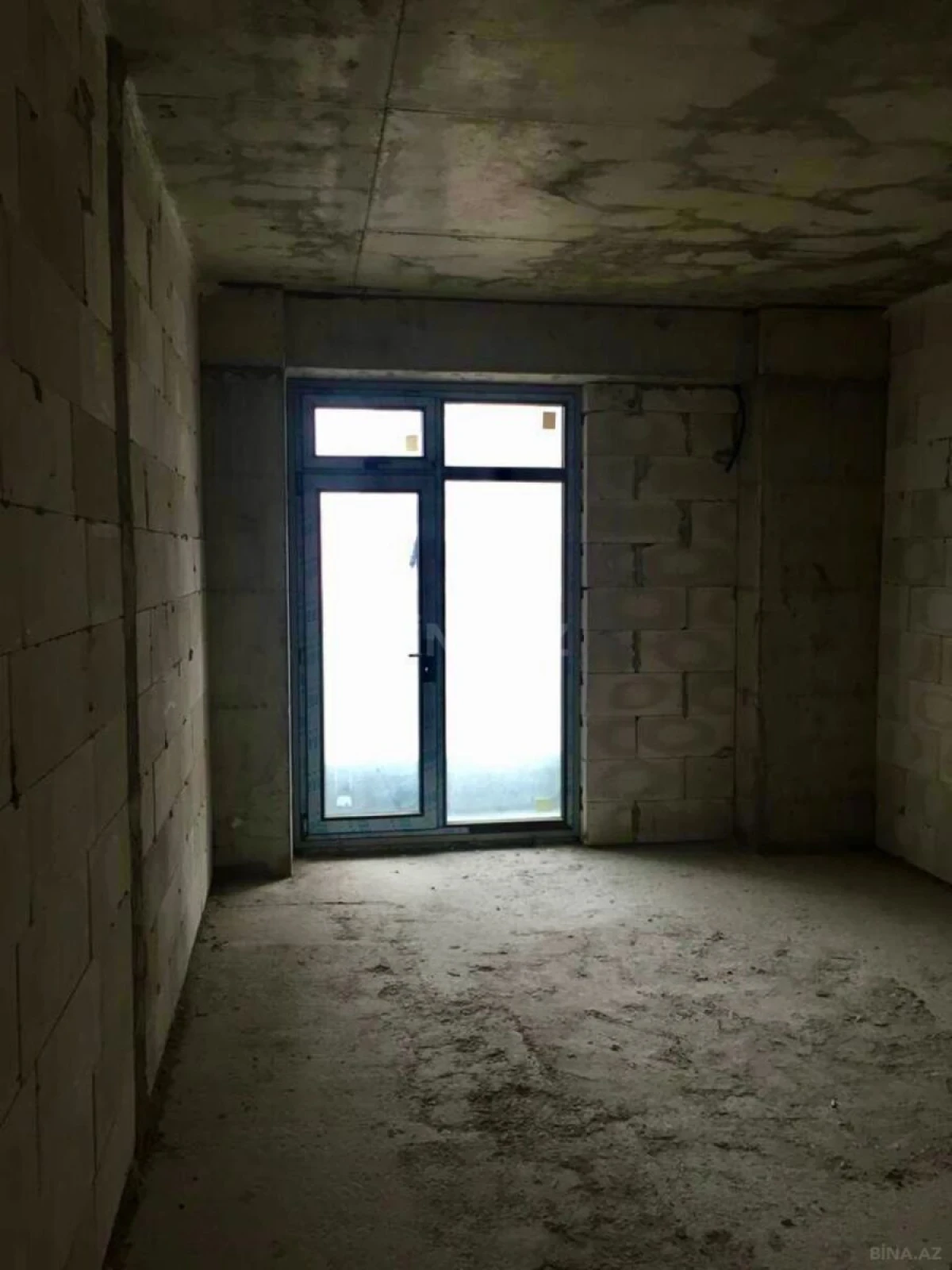 Satılır 4 otaqlı mənzil 174 m²