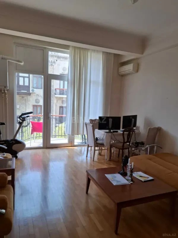 Kirayə verilir 2 otaqlı mənzil 70 m²