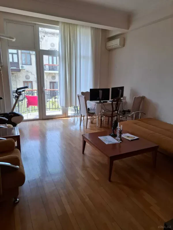 Kirayə verilir 2 otaqlı mənzil 70 m²