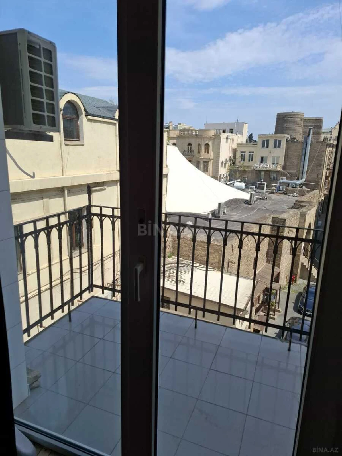 Kirayə verilir 2 otaqlı mənzil 70 m²