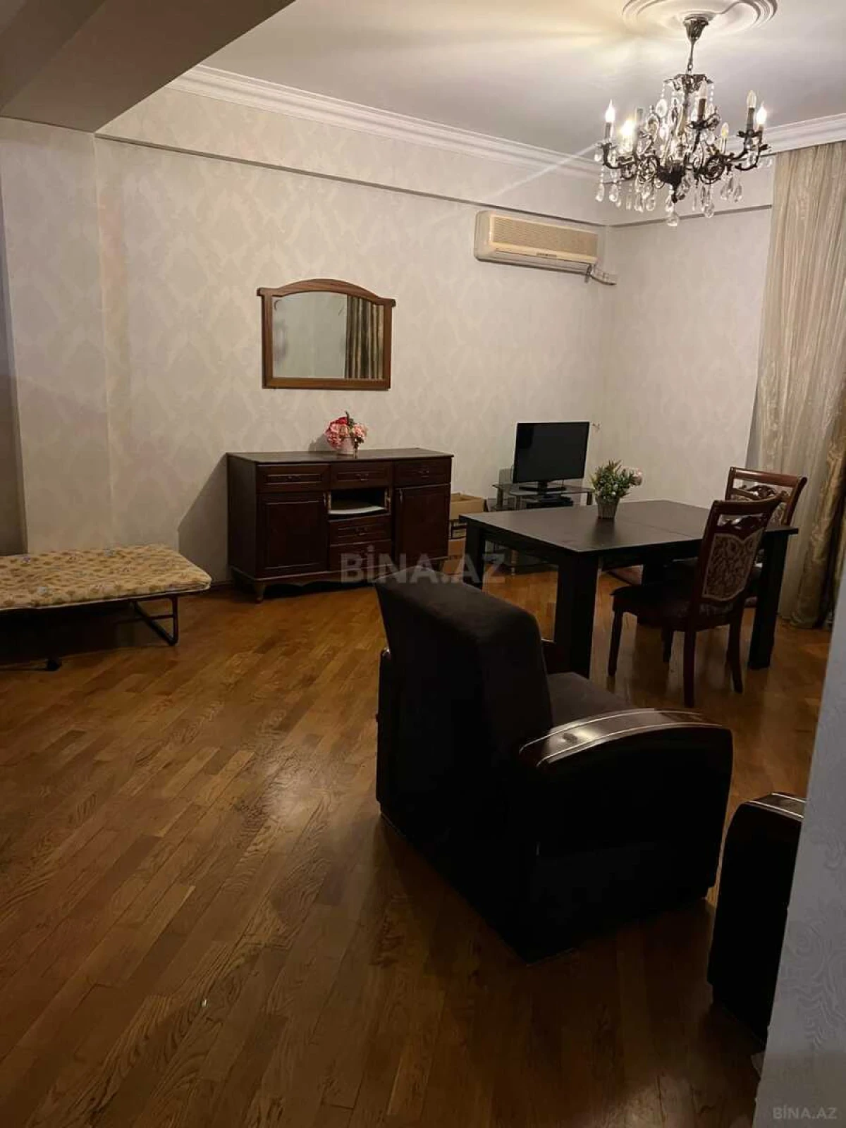 Kirayə verilir 3 otaqlı mənzil 124 m²