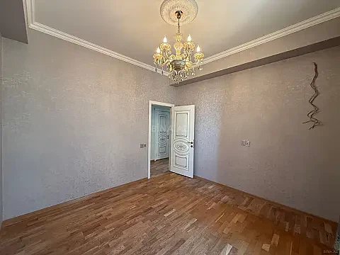 Satılır 2 otaqlı mənzil 67 m²