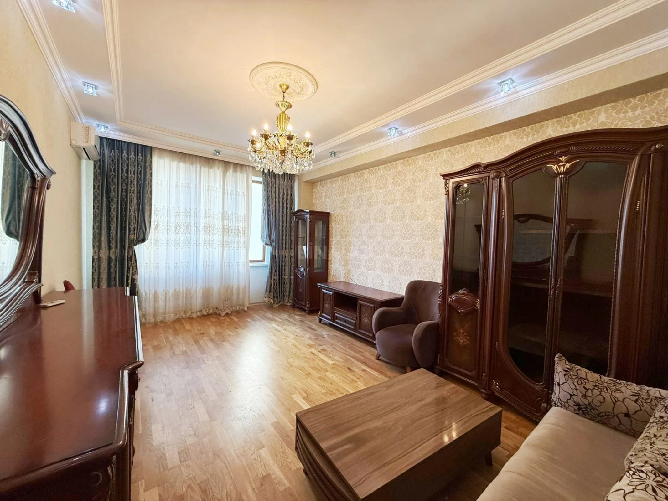 Satılır 2 otaqlı mənzil 67 m²