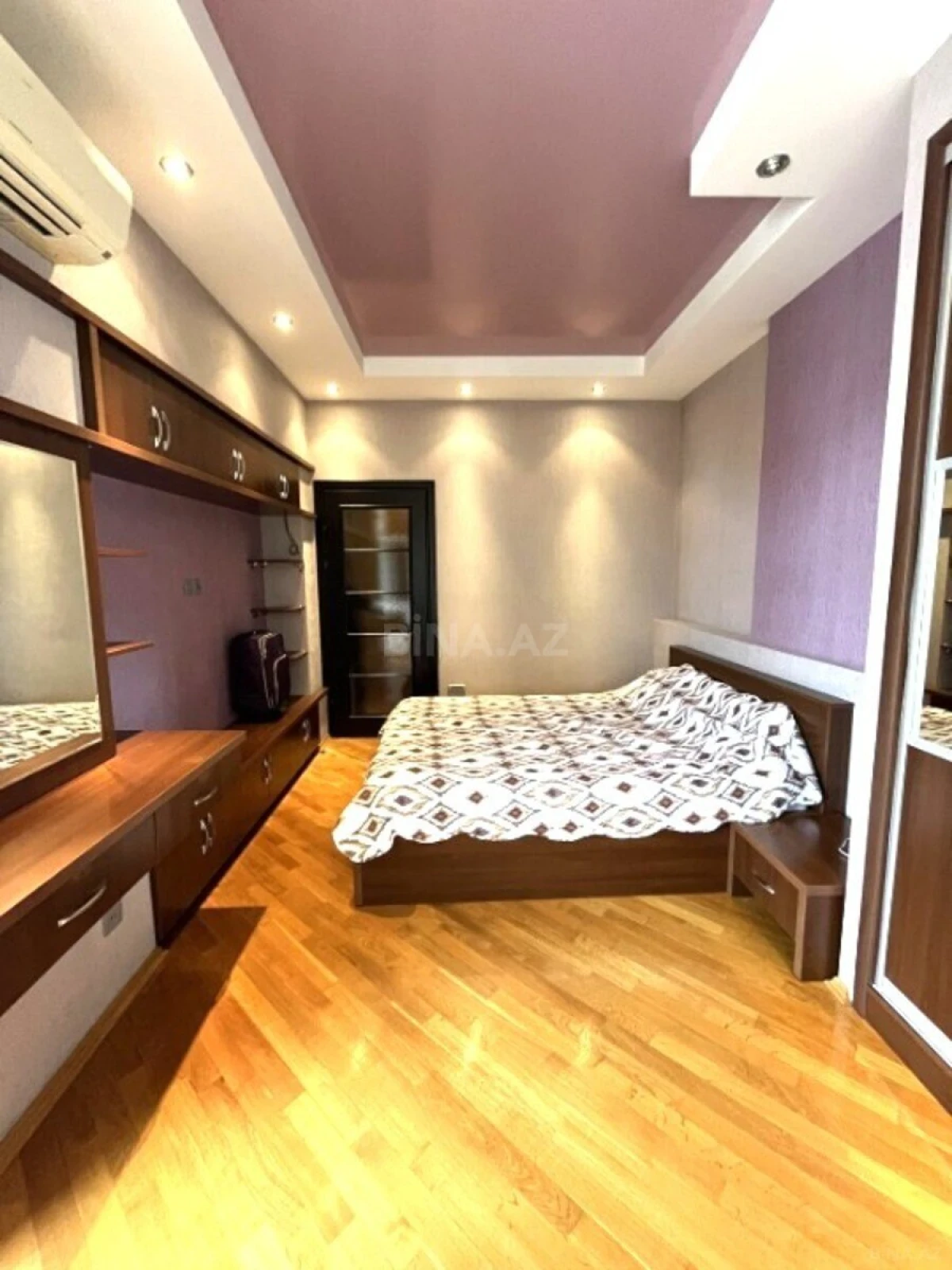 Satılır 3 otaqlı mənzil 125 m²