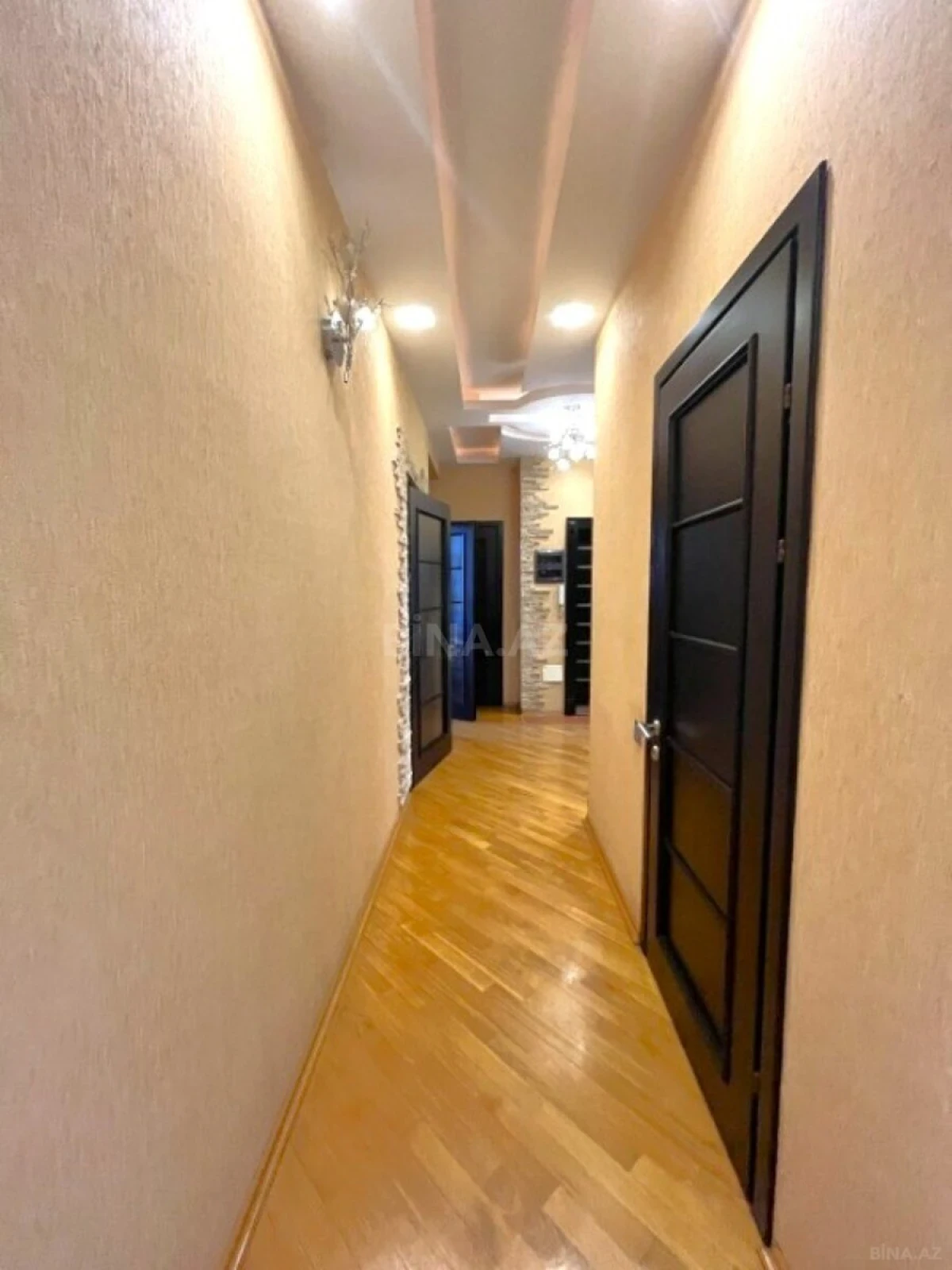 Satılır 3 otaqlı mənzil 125 m²