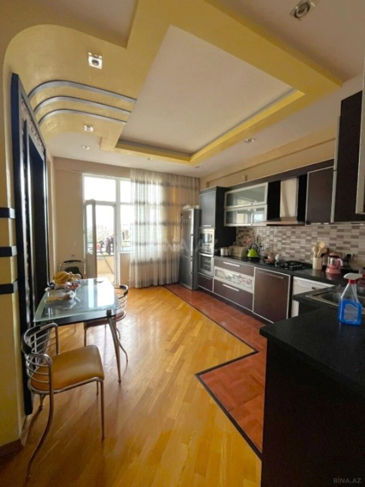 Satılır 3 otaqlı mənzil 125 m²