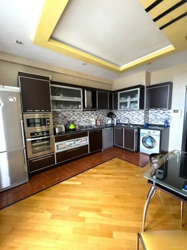 Satılır 3 otaqlı mənzil 125 m²