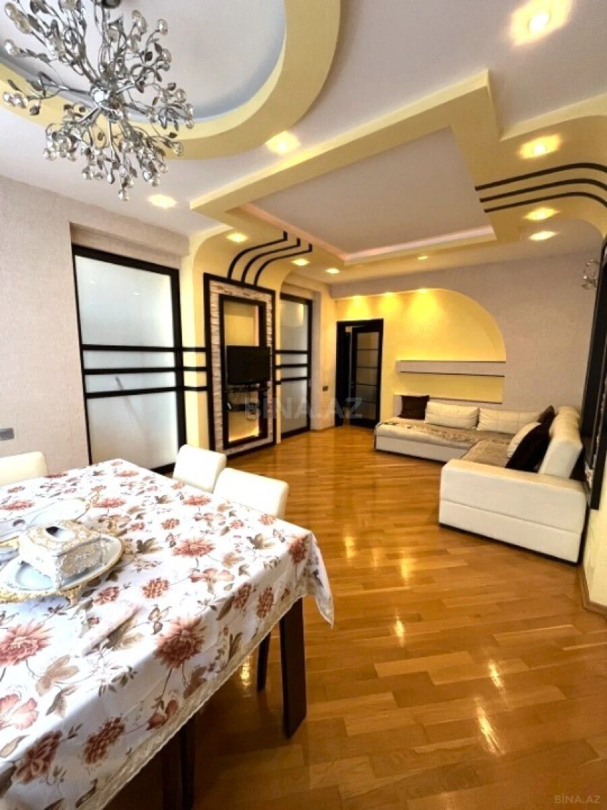 Satılır 3 otaqlı mənzil 125 m²