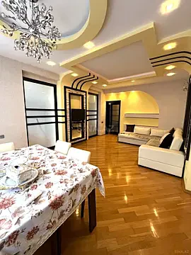 Satılır 3 otaqlı mənzil 125 m²