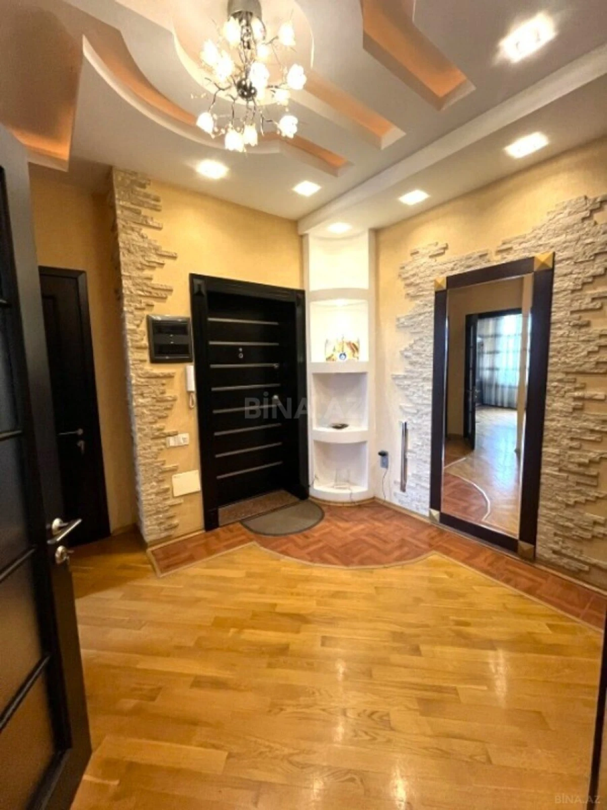 Satılır 3 otaqlı mənzil 125 m²