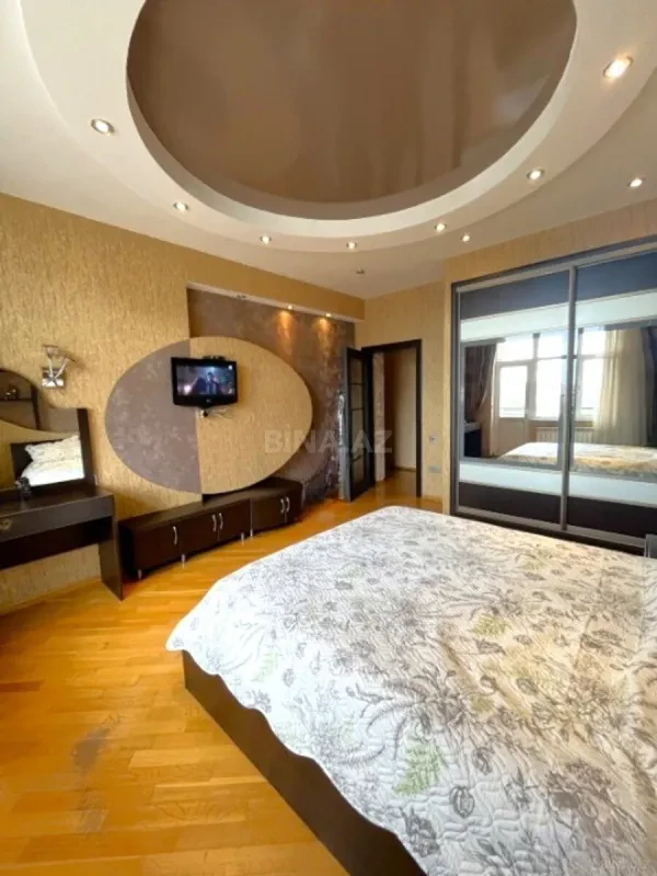 Satılır 3 otaqlı mənzil 125 m²
