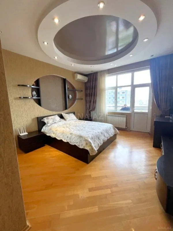 Satılır 3 otaqlı mənzil 125 m²