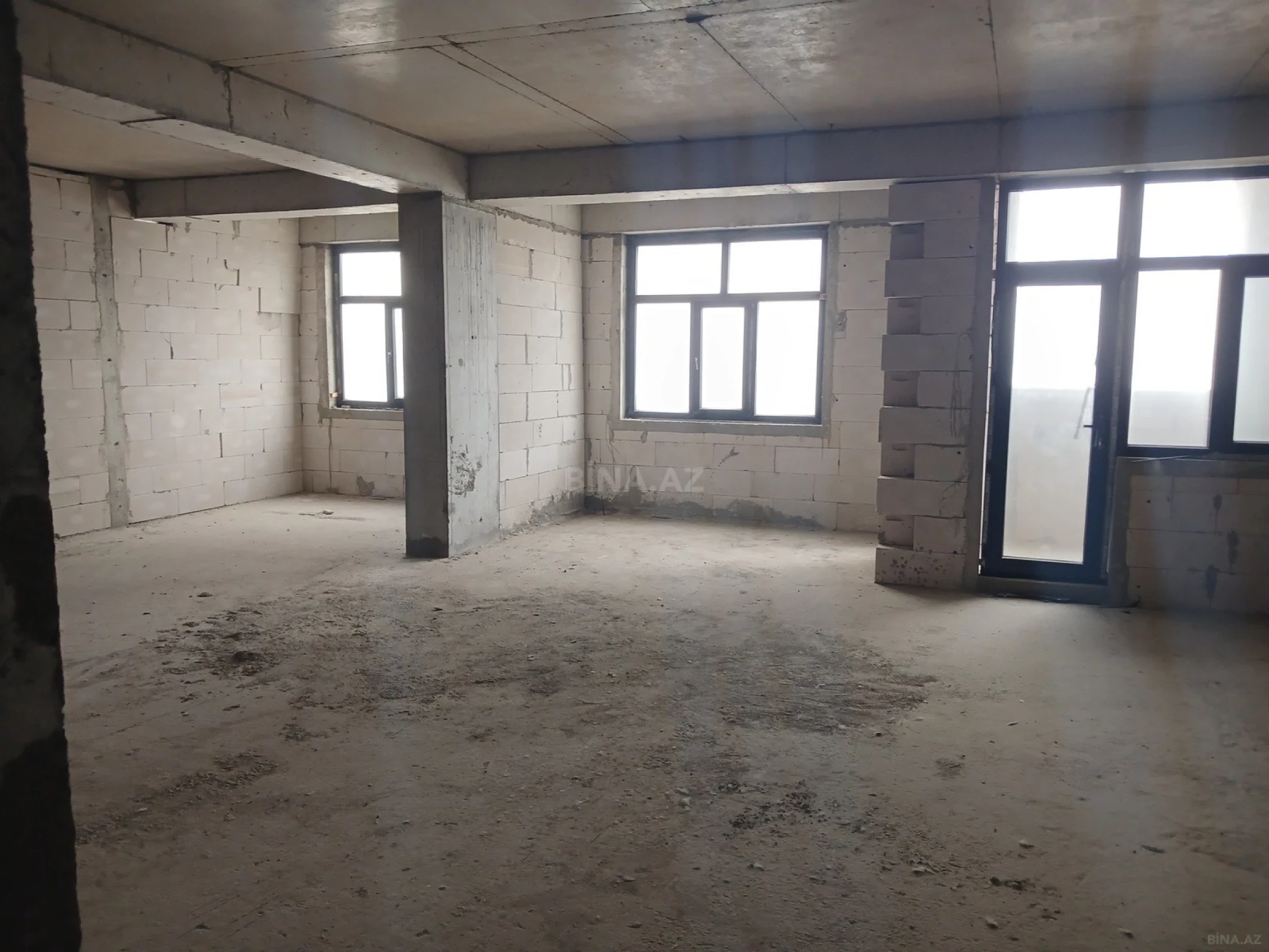 Satılır 3 otaqlı mənzil 125 m²