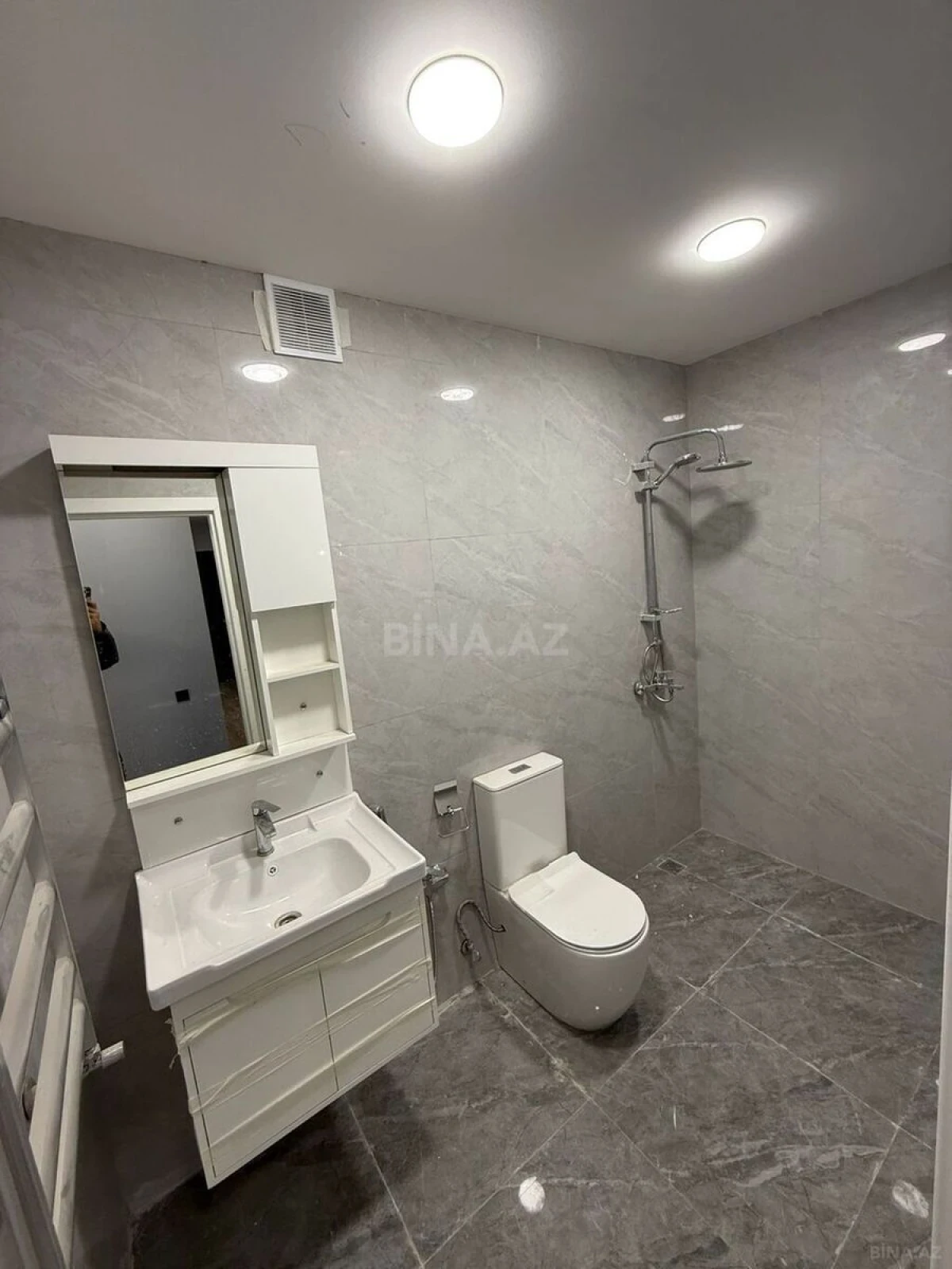Satılır 2 otaqlı mənzil 87 m²