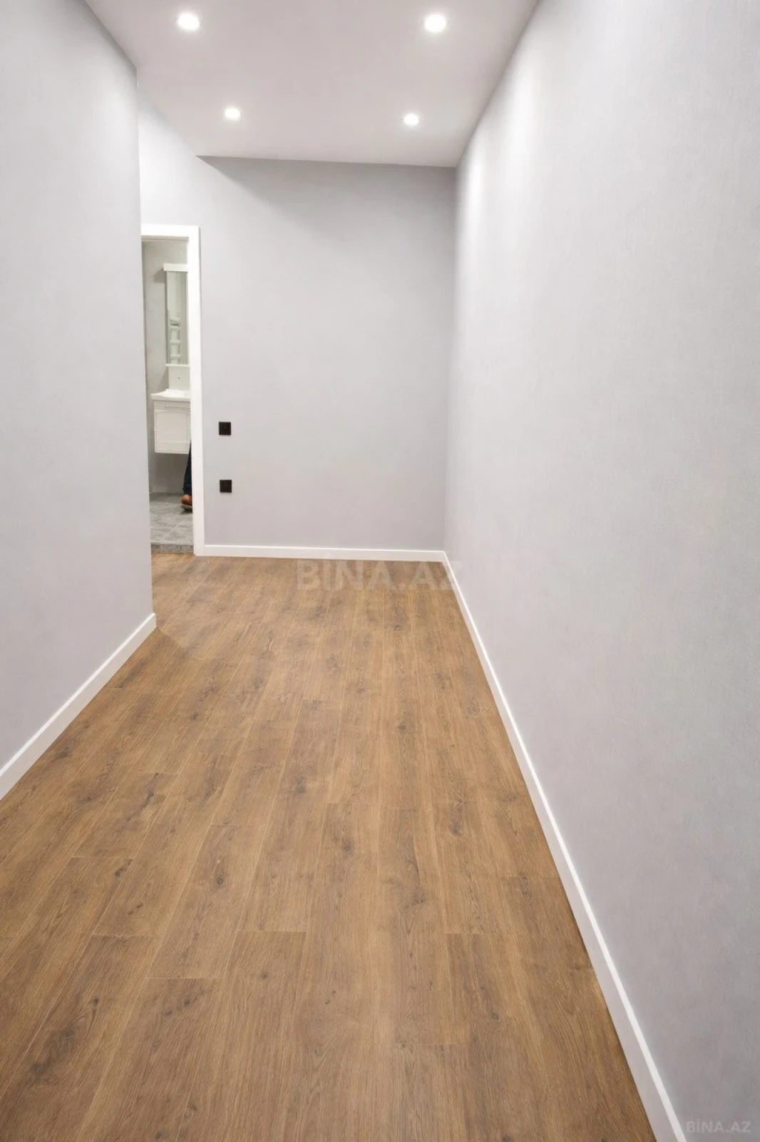 Satılır 2 otaqlı mənzil 87 m²