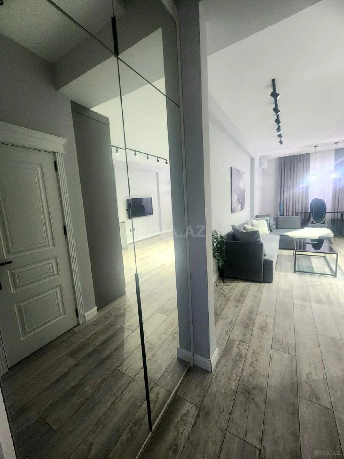 Kirayə verilir 2 otaqlı mənzil 85 m²