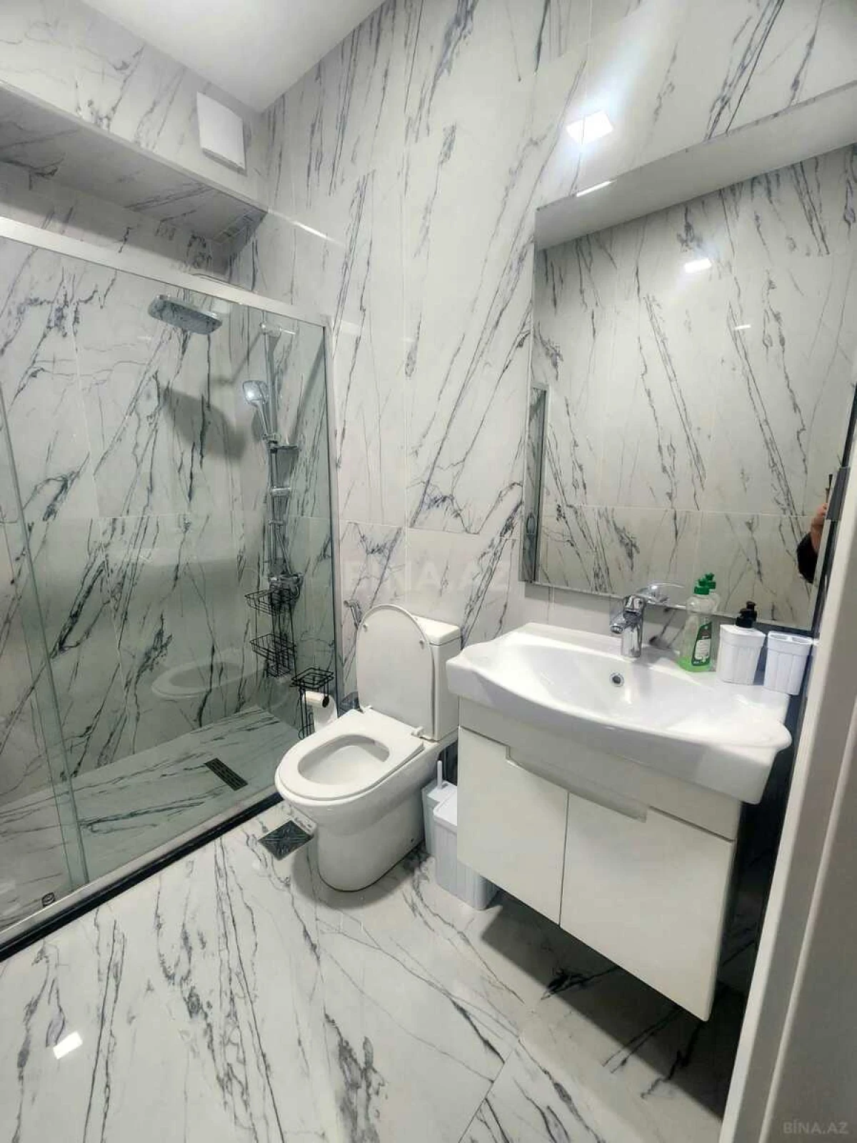Kirayə verilir 2 otaqlı mənzil 85 m²