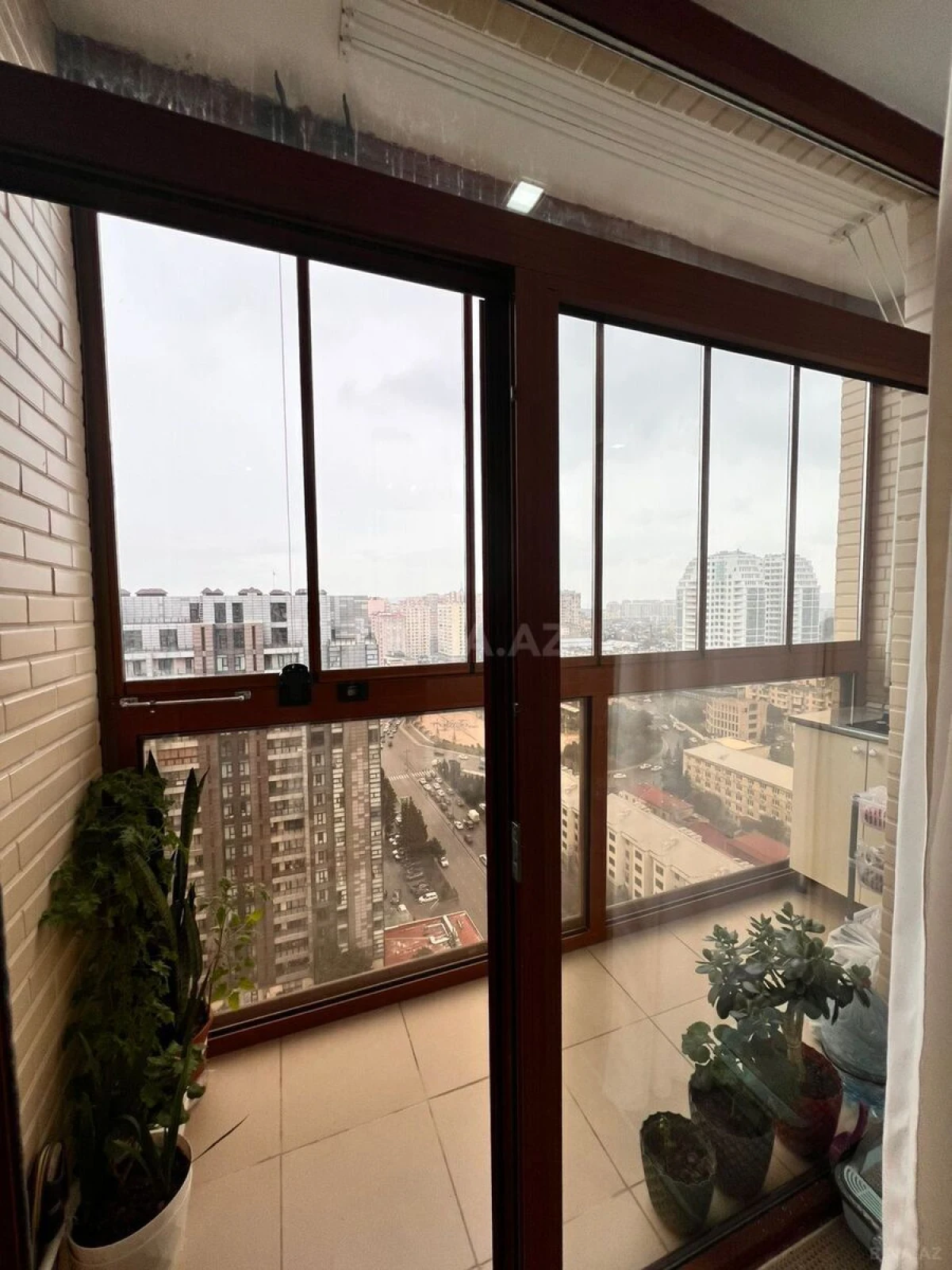 Satılır 3 otaqlı mənzil 95 m²