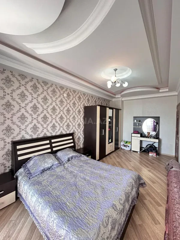 Kirayə verilir 2 otaqlı mənzil 102 m²