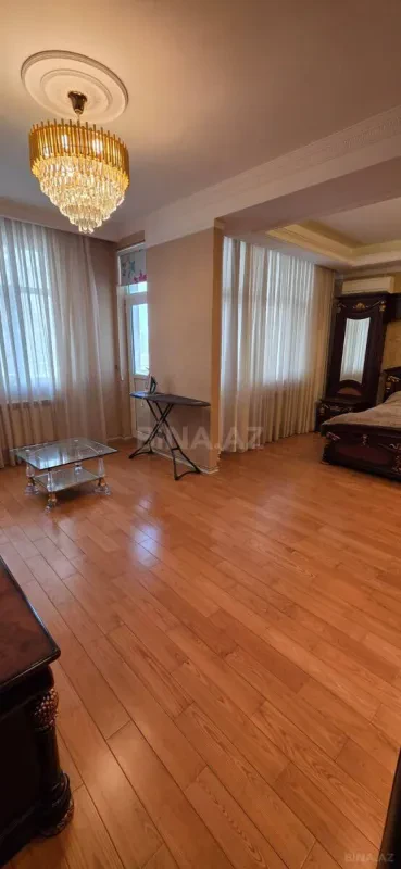 Kirayə verilir 3 otaqlı mənzil 222 m²
