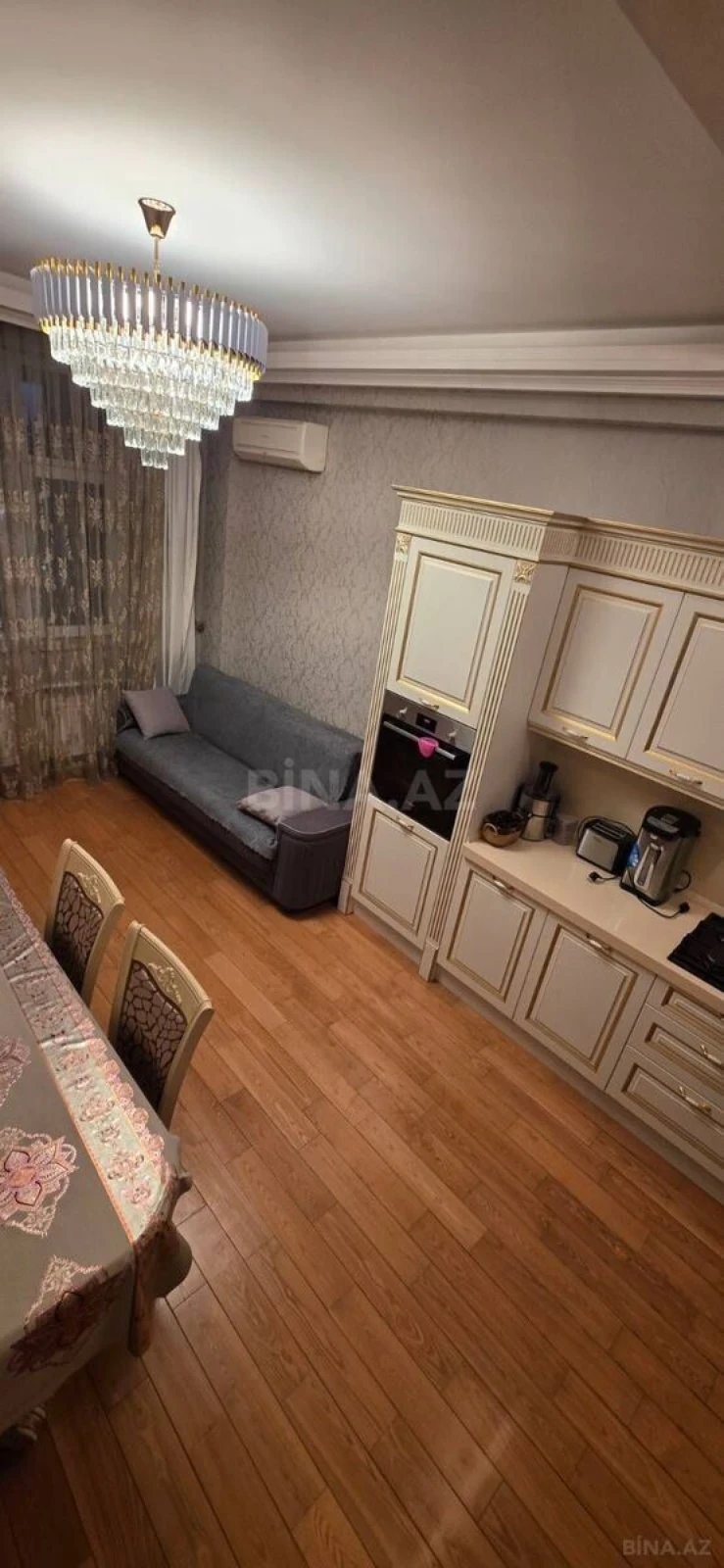 Kirayə verilir 3 otaqlı mənzil 222 m²