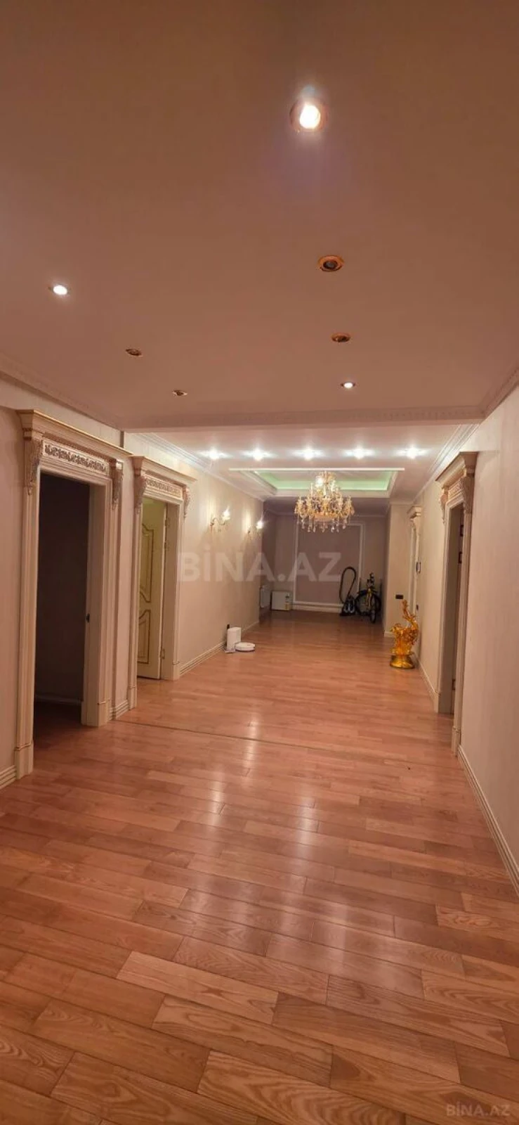 Kirayə verilir 3 otaqlı mənzil 222 m²