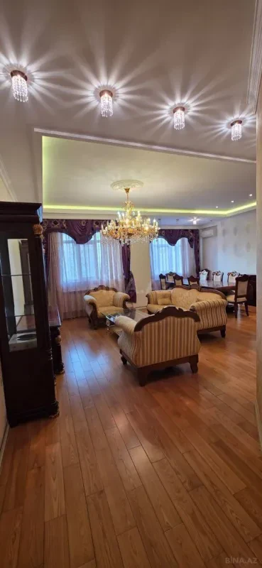 Kirayə verilir 3 otaqlı mənzil 222 m²
