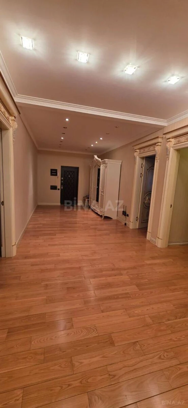 Kirayə verilir 3 otaqlı mənzil 222 m²