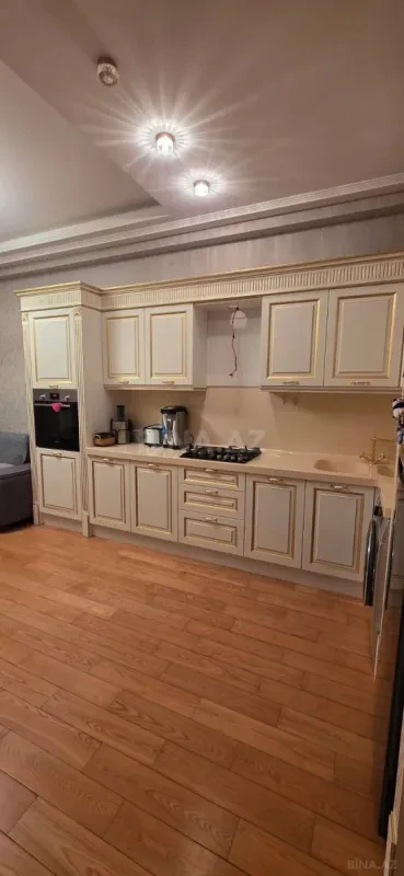 Kirayə verilir 3 otaqlı mənzil 222 m²
