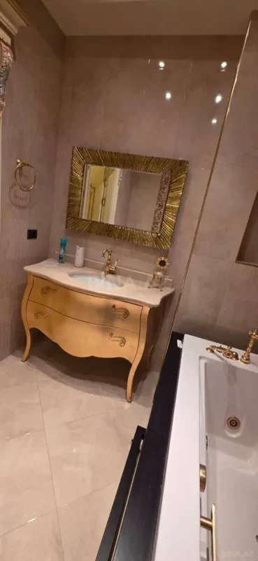 Kirayə verilir 3 otaqlı mənzil 222 m²