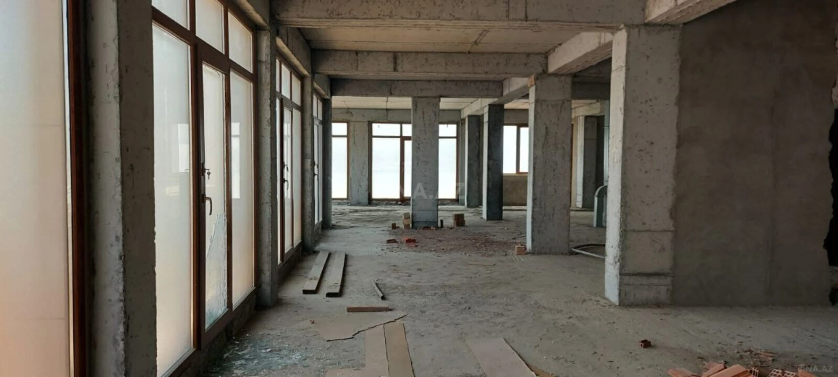Satılır 4 otaqlı mənzil 197 m²