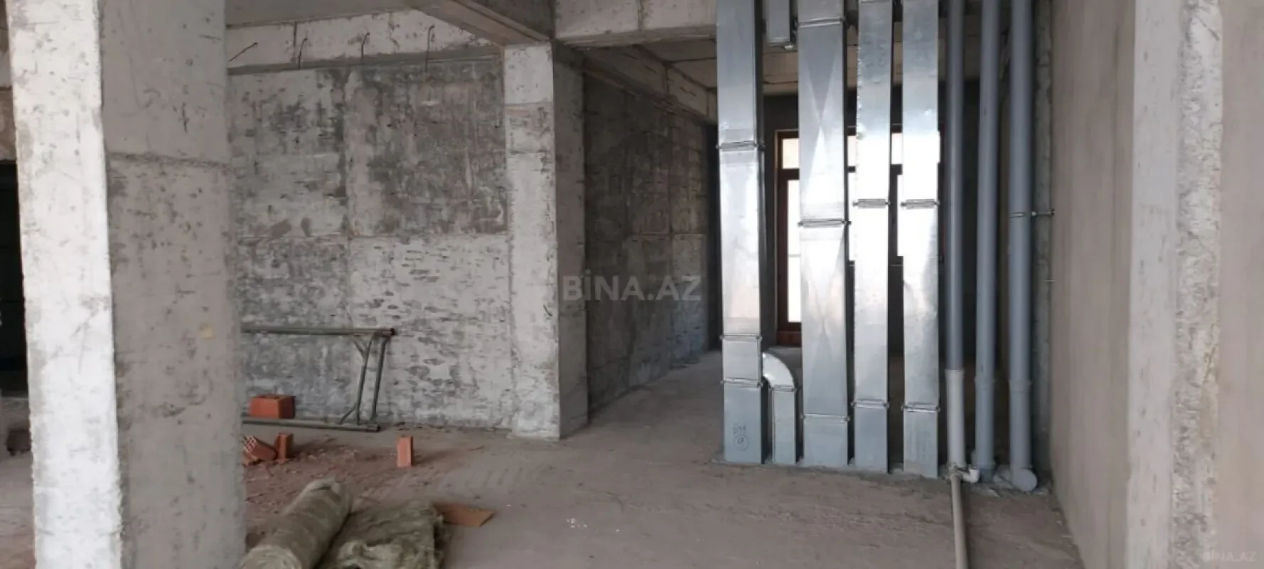 Satılır 4 otaqlı mənzil 197 m²
