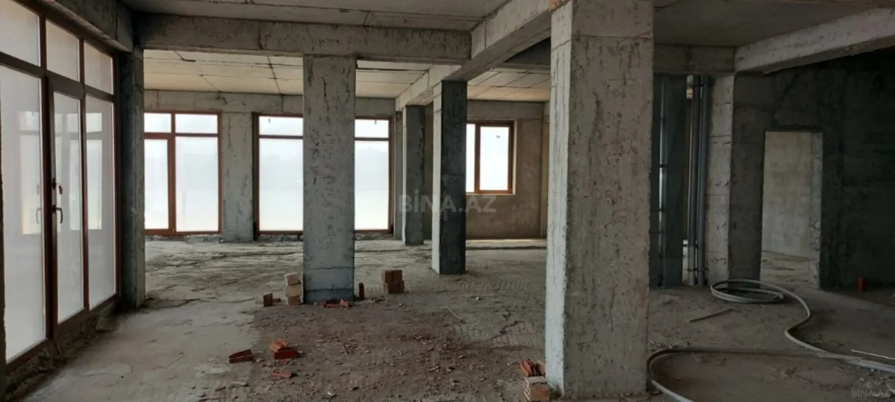 Satılır 4 otaqlı mənzil 197 m²