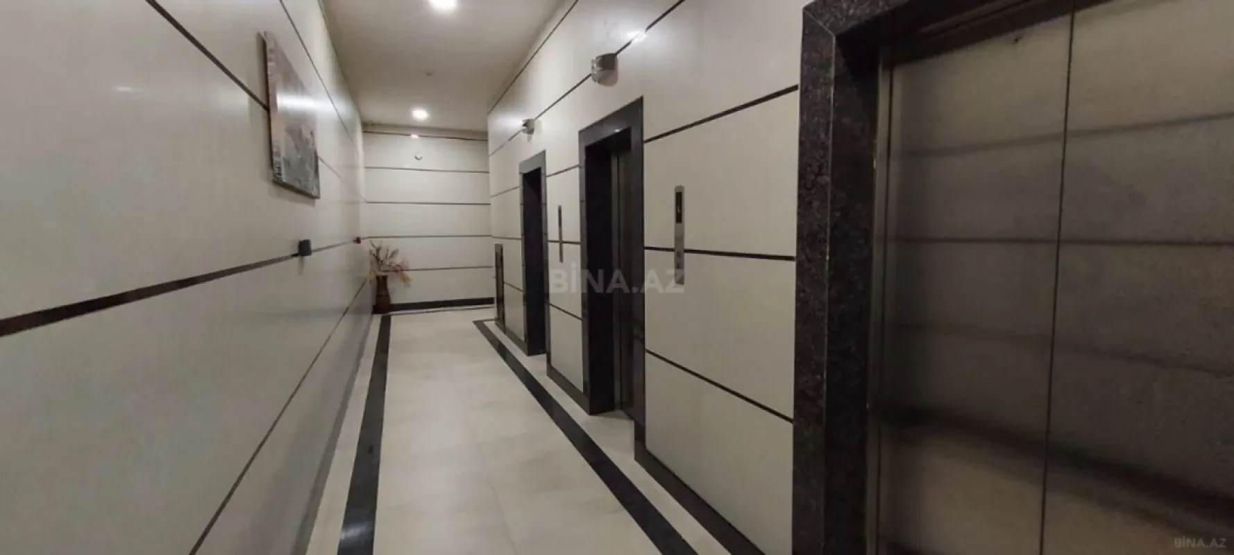 Satılır 4 otaqlı mənzil 197 m²