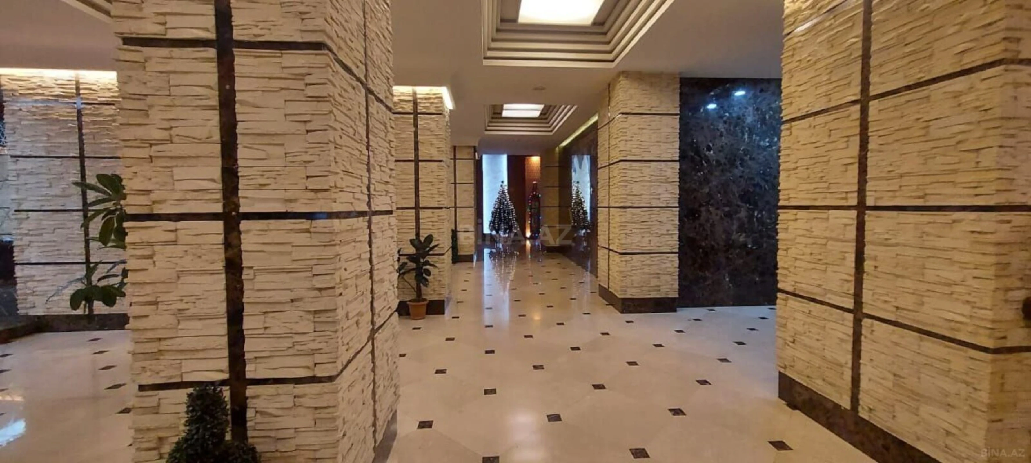 Satılır 4 otaqlı mənzil 197 m²