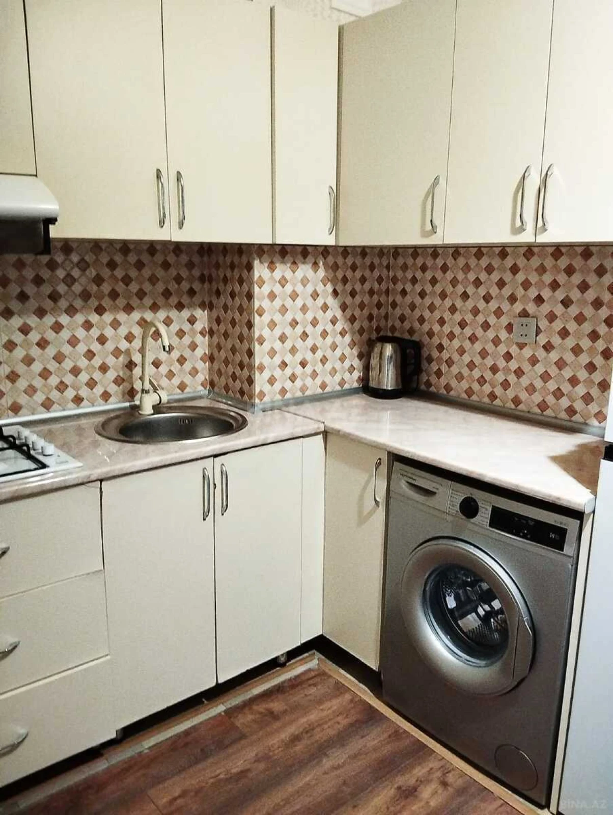 Kirayə verilir 2 otaqlı mənzil 50 m²