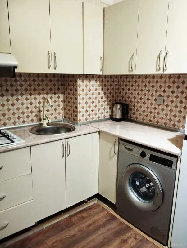 Kirayə verilir 2 otaqlı mənzil 50 m²
