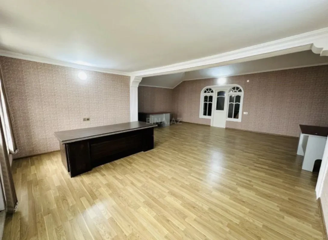 Satılır 7 otaqlı həyət evi 255 m²