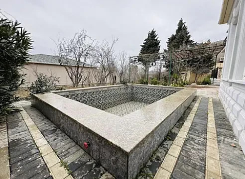 Satılır 7 otaqlı həyət evi 255 m²
