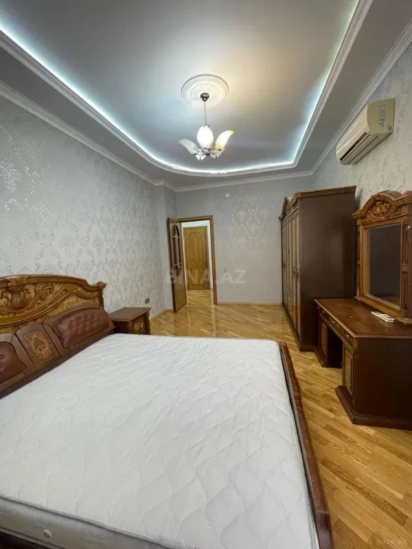 Kirayə verilir 3 otaqlı mənzil 140 m²