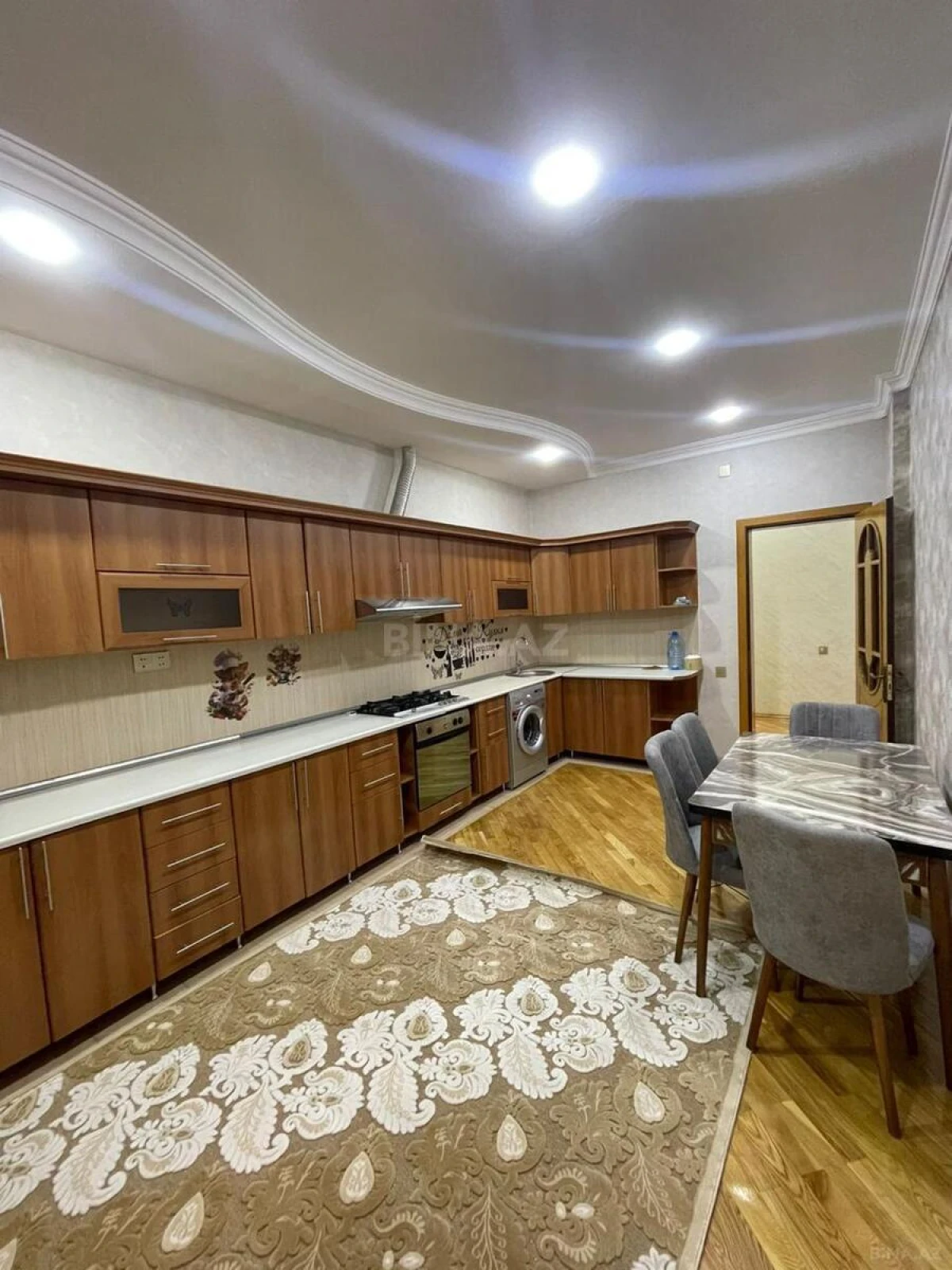 Kirayə verilir 3 otaqlı mənzil 140 m²