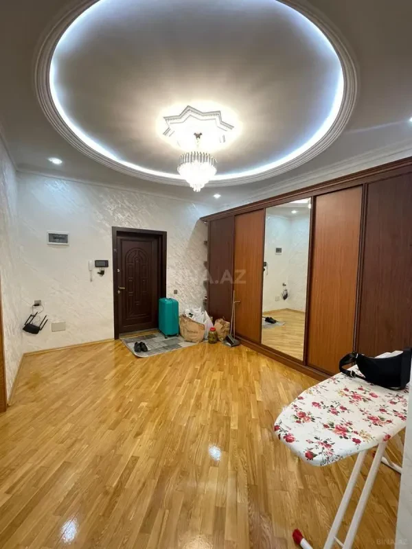 Kirayə verilir 3 otaqlı mənzil 140 m²