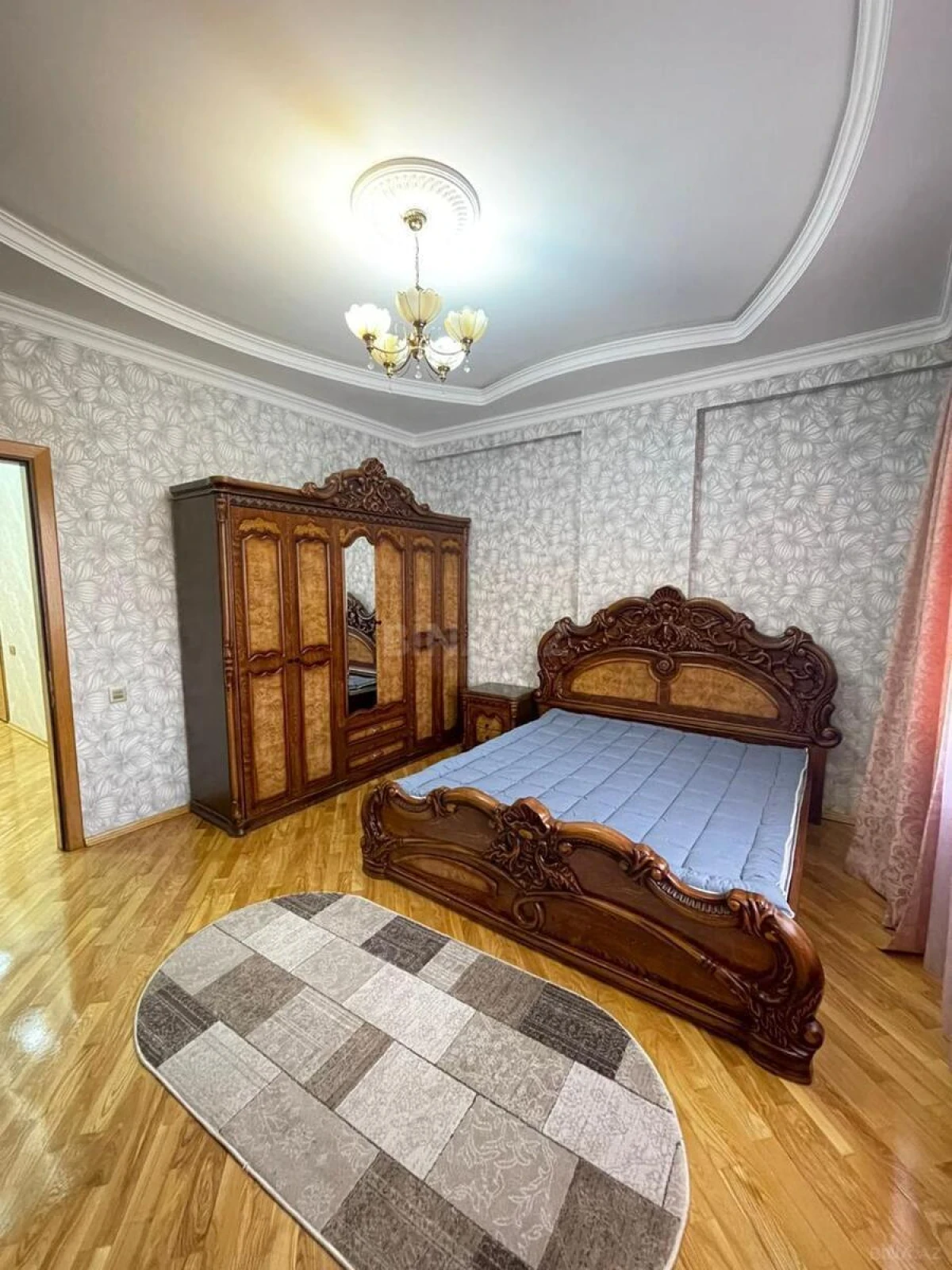 Kirayə verilir 3 otaqlı mənzil 140 m²
