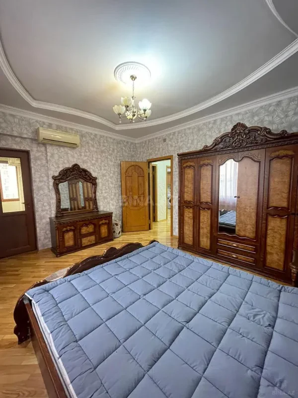 Kirayə verilir 3 otaqlı mənzil 140 m²