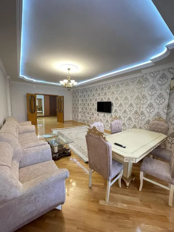 Kirayə verilir 3 otaqlı mənzil 140 m²