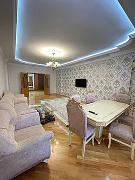 Kirayə verilir 3 otaqlı mənzil 140 m²