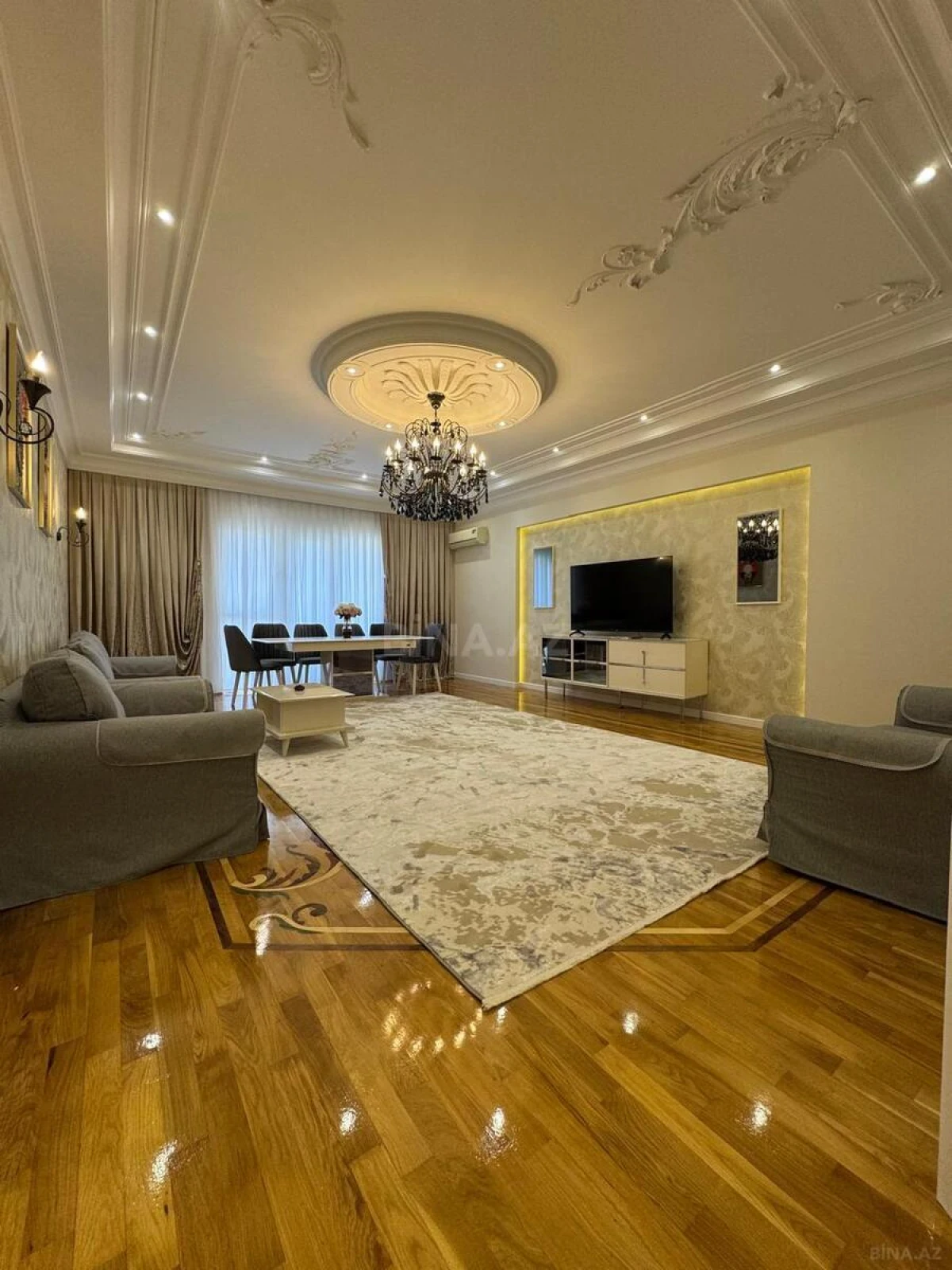 Satılır 4 otaqlı mənzil 215 m²