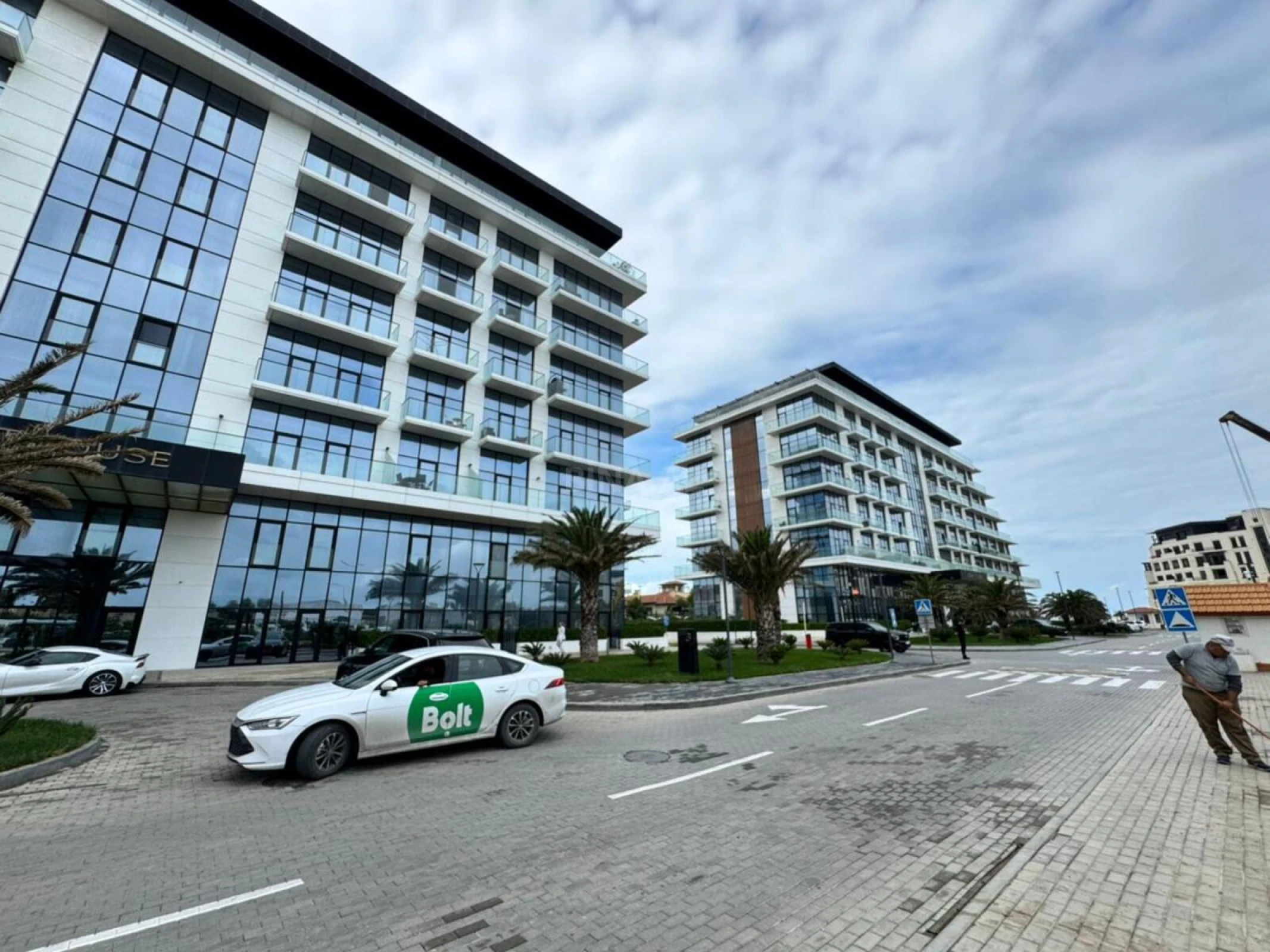 Satılır 2 otaqlı mənzil 73.6 m²